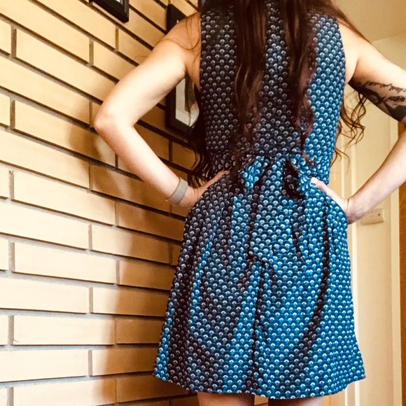 💕2 for $10💕Knee length patterned dress - Picture 2 of 5
